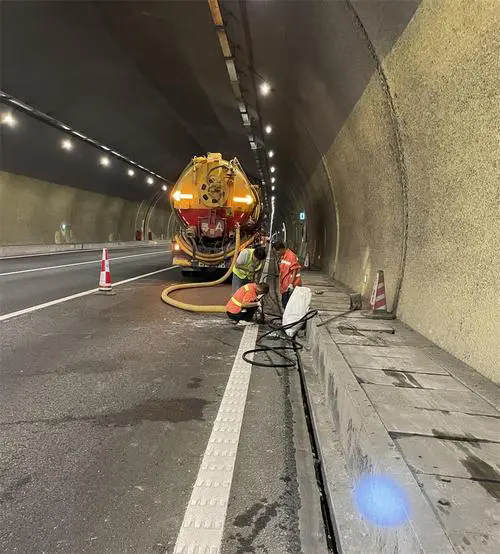 通渭隧道排水渠清淤